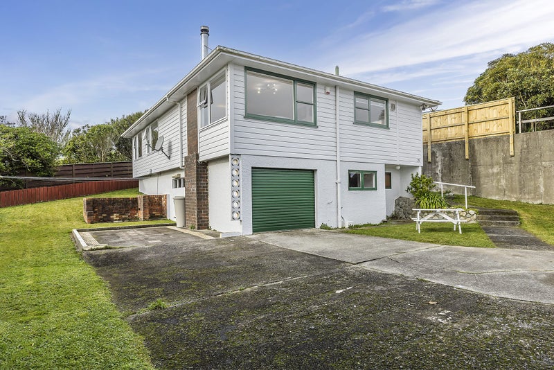 25 Longcroft Terrace, Newlands, Wellington - Carousel 1
