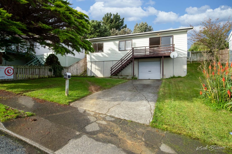 12 Penguin Grove, Waitangirua, Porirua - Carousel 11