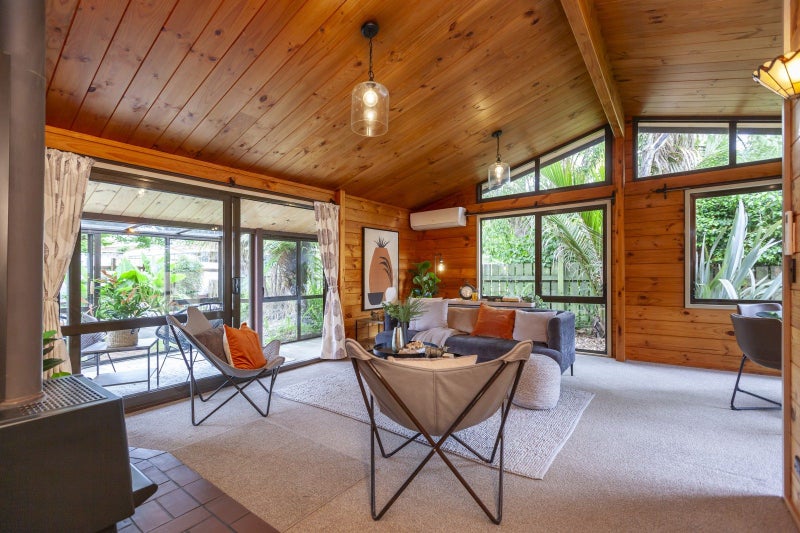 1A Karaka Grove, Waikanae - Carousel 1