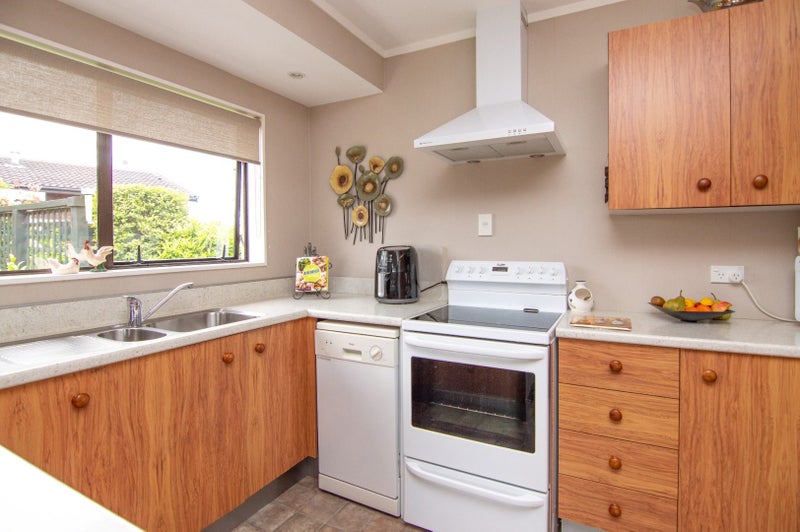 114 Amberley AVE, Highbury, Palmerston North - Carousel 2