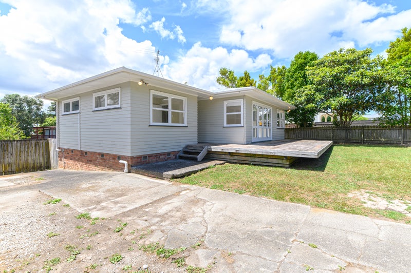 36 La Rosa Street, Green Bay, Auckland - Carousel 2