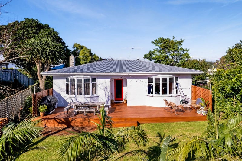 55 South Road, Blagdon, New Plymouth - Carousel 1