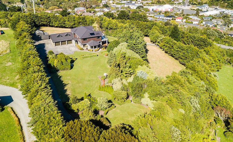 40 Gladys Scott Place, Tawa, Wellington - Carousel 2