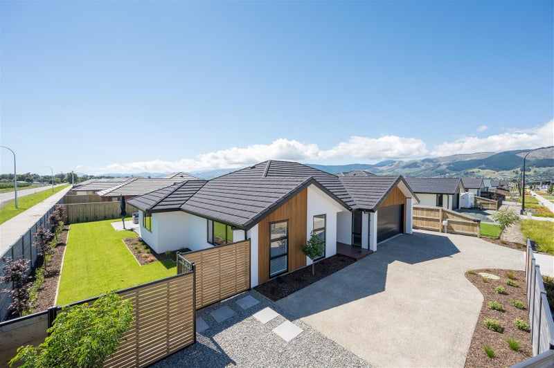 110 Berryfield Drive, Appleby, Richmond - Carousel 1