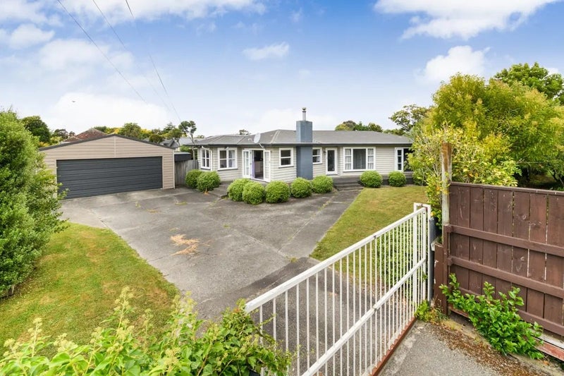 18 Woburn Place, Takaro, Palmerston North - Carousel 1