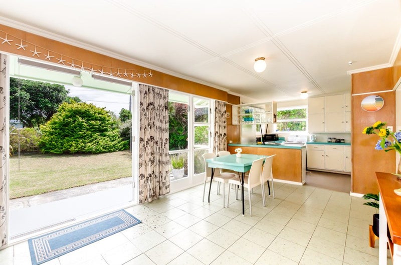 92 Manly Street, Paraparaumu Beach, Paraparaumu - Carousel 2
