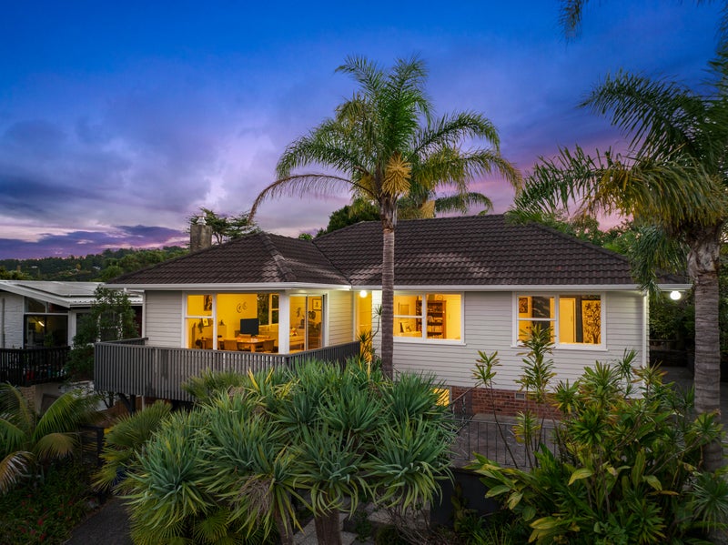 12 Hilling Street, Titirangi, Auckland - Carousel 1