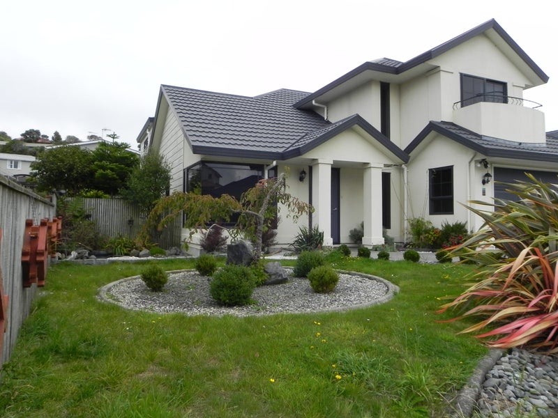 11 Ring Lane, Paparangi, Wellington - Carousel 1