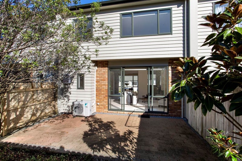 41/22 Northcross Drive, Oteha, Auckland - Carousel 1