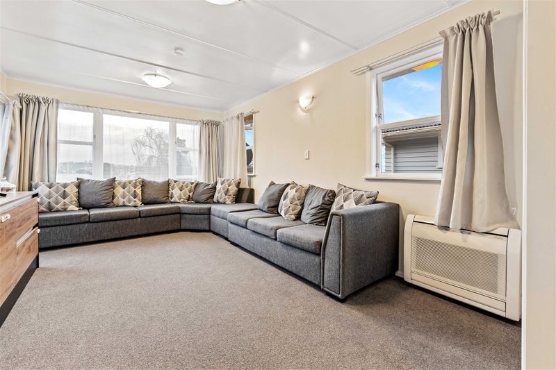 24 Laura Street, Kelston, Auckland - Carousel 2
