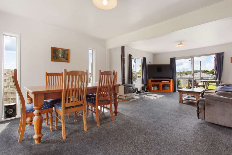 10 York Street, Drury, Drury - Carousel 1