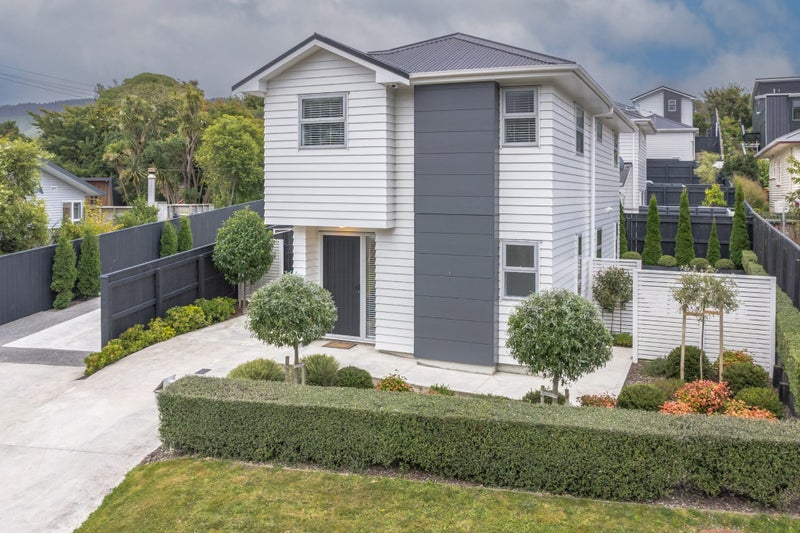 27A Ranui Terrace, Tawa, Wellington - Carousel 1
