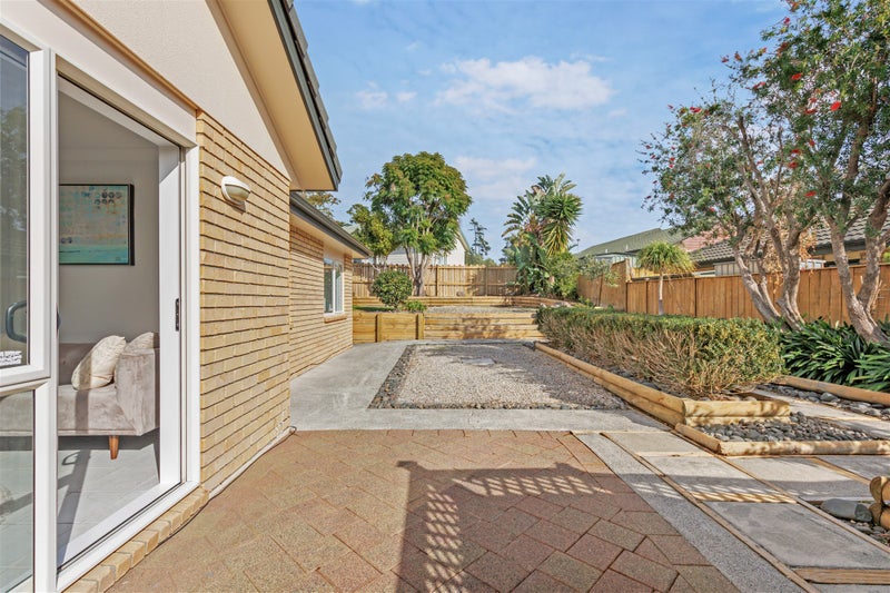 17 Brompton Place, Burswood, Auckland - Carousel 2