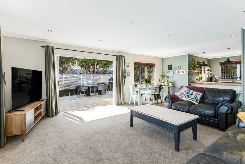 22 Adventure Drive, Whitby, Porirua - Carousel 1