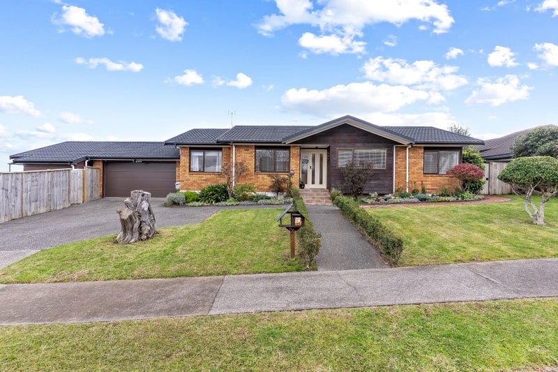 1/2 Woodview Rise, Botany Downs, Auckland - Carousel 1