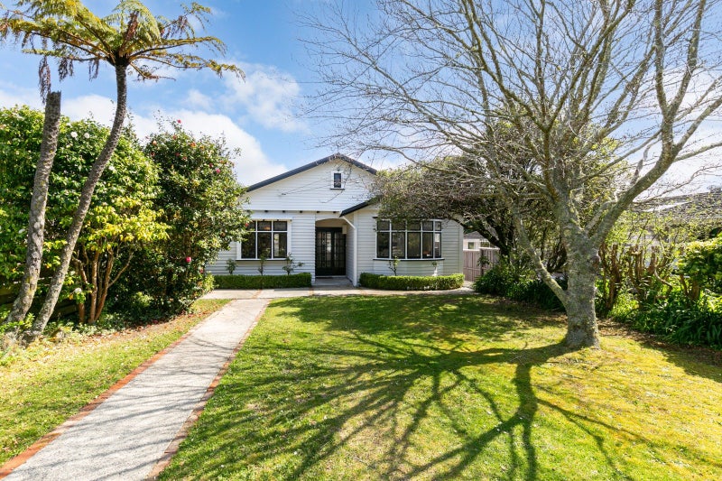 22 Izard Road, Khandallah, Wellington - Carousel 1