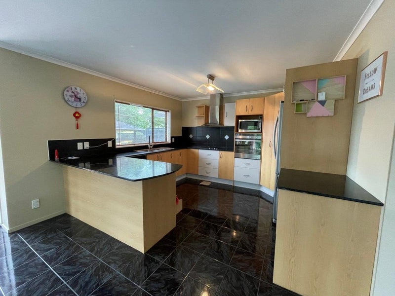 3 Carnelian Court, Westgate, Auckland - Carousel 2