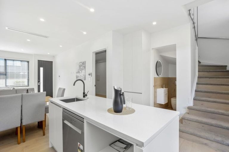 28B Fernleigh Avenue, Royal Oak, Auckland - Carousel 2