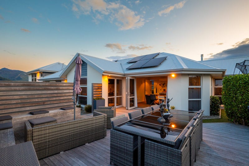 16 Istana Place, Britannia Heights, Nelson - Carousel 1