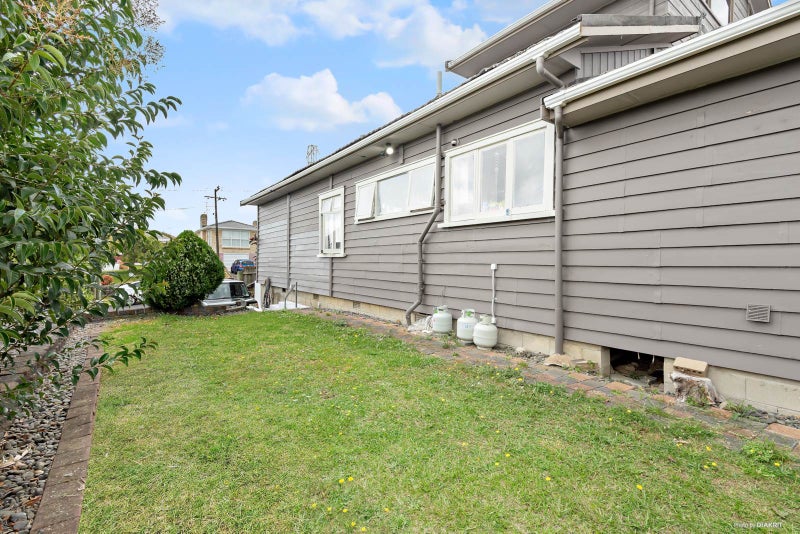 2A Locke Avenue, Mount Roskill, Auckland - Carousel 2