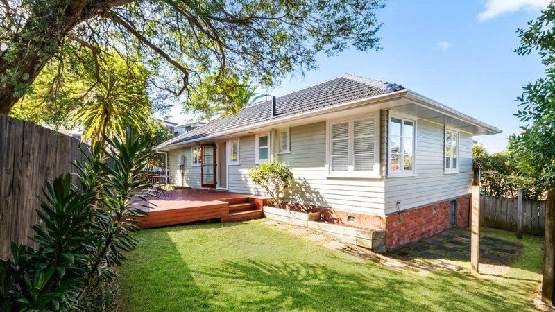 102 Kervil Avenue, Te Atatu Peninsula, Auckland - Carousel 1