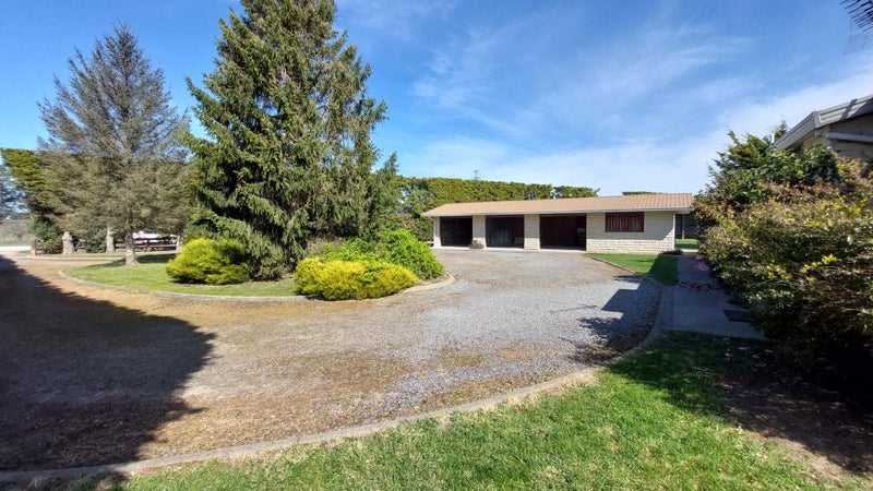 1426 Selwyn Road, Burnham - Carousel 11