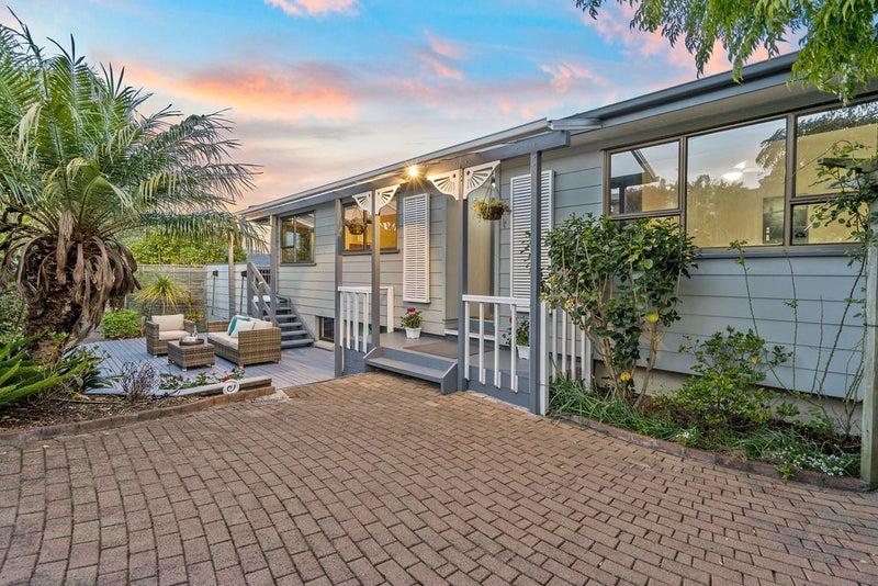 2/2 Rock Isle Road, Torbay, Auckland - Carousel 1