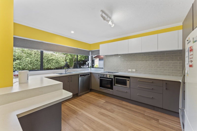 33 Memphis Grove, Totara Park, Upper Hutt - Carousel 2