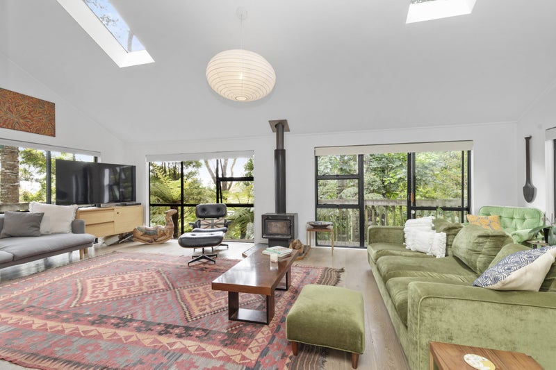 89A Woodlands Park Road, Titirangi, Auckland - Carousel 2