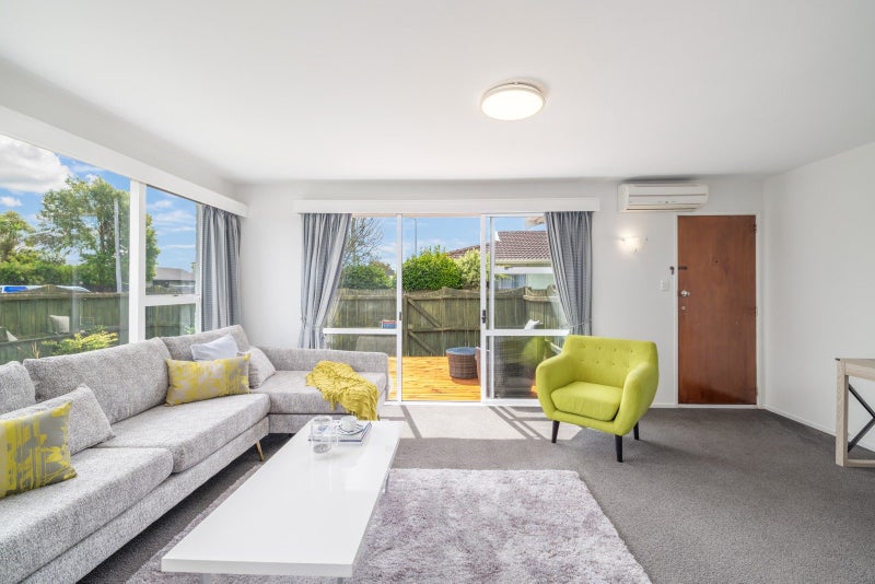 1/180A Grimseys Road, Redwood, Christchurch - Carousel 2