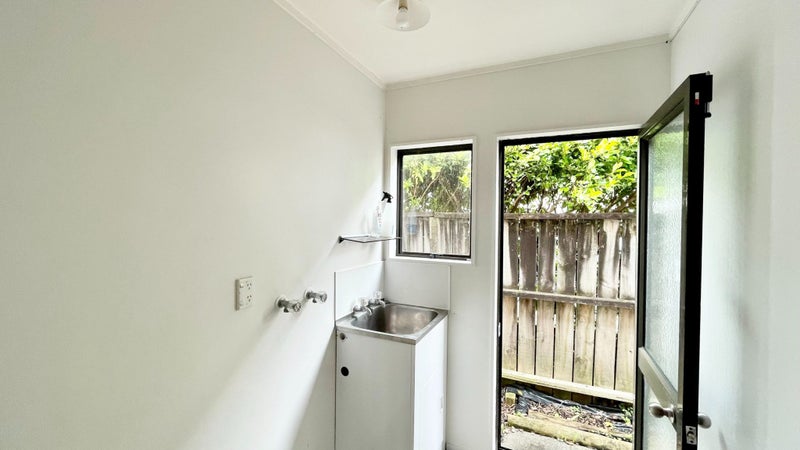2/33 Nile Road, Milford, Auckland - Carousel 18
