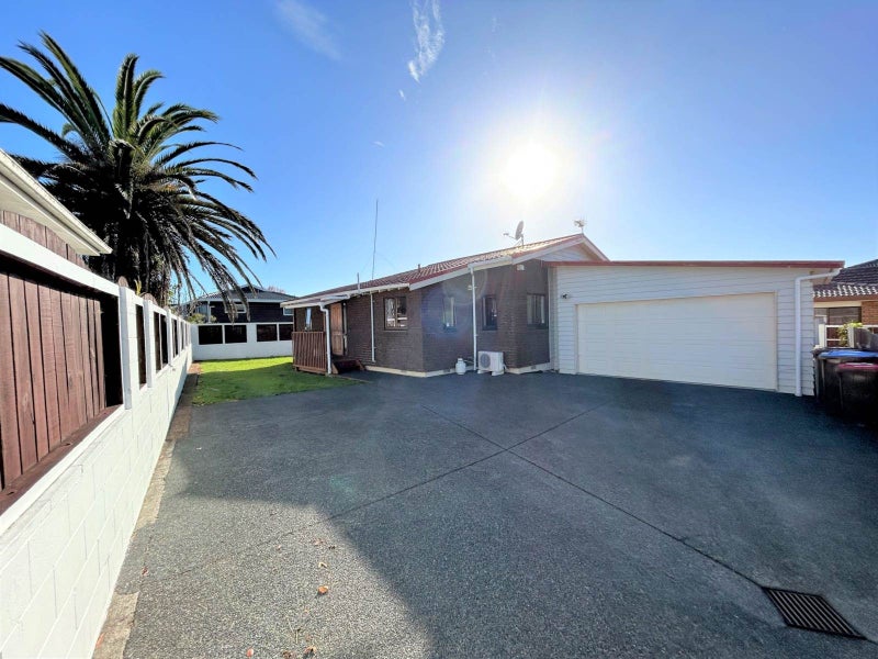 28 New Windsor Road, Avondale, Auckland - Carousel 1