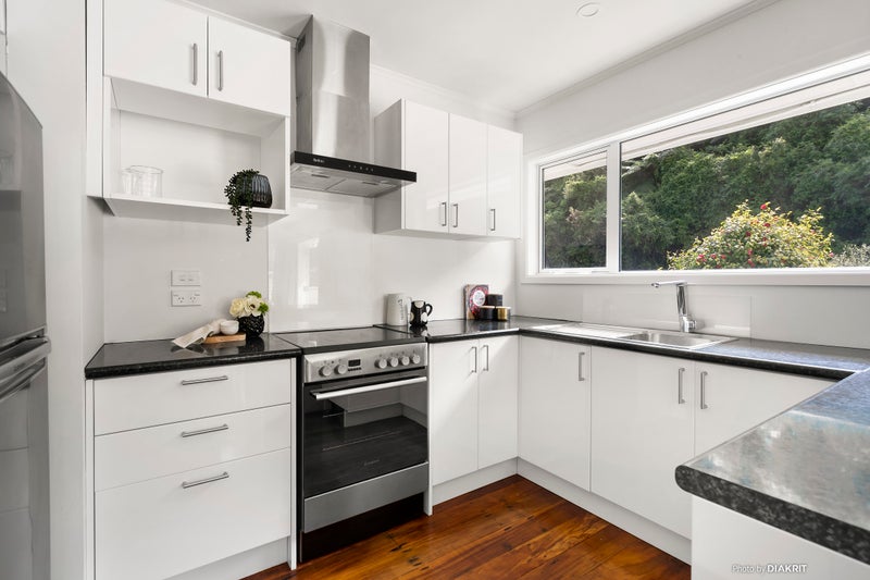 68 Newlands Road, Newlands, Wellington - Carousel 2