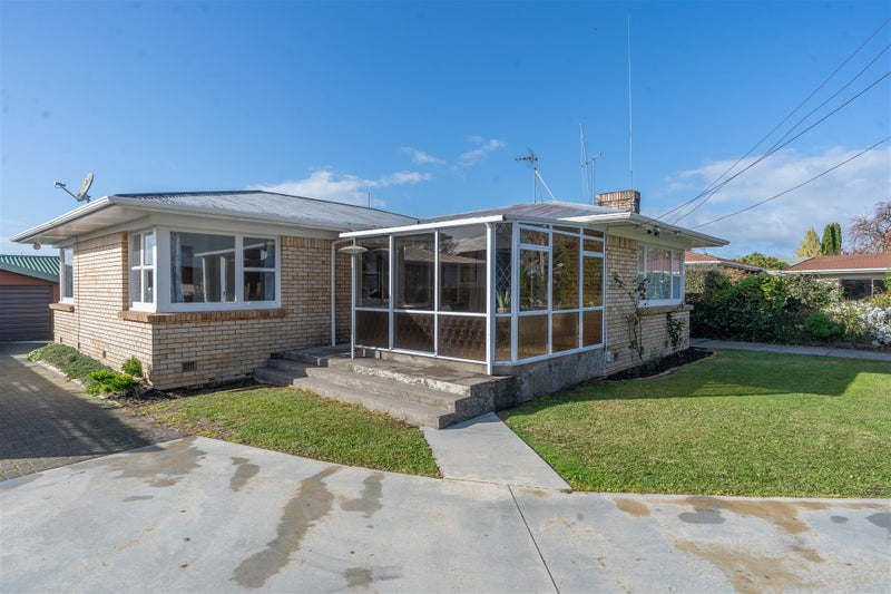 50 Queenwood Avenue, Queenwood, Hamilton - Carousel 1