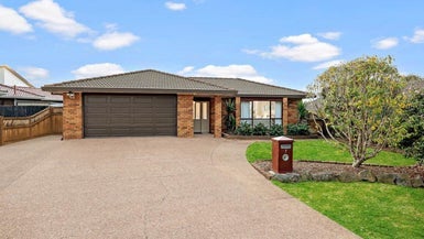 7 Pebble Beach Place, Golflands, Auckland - Carousel 1