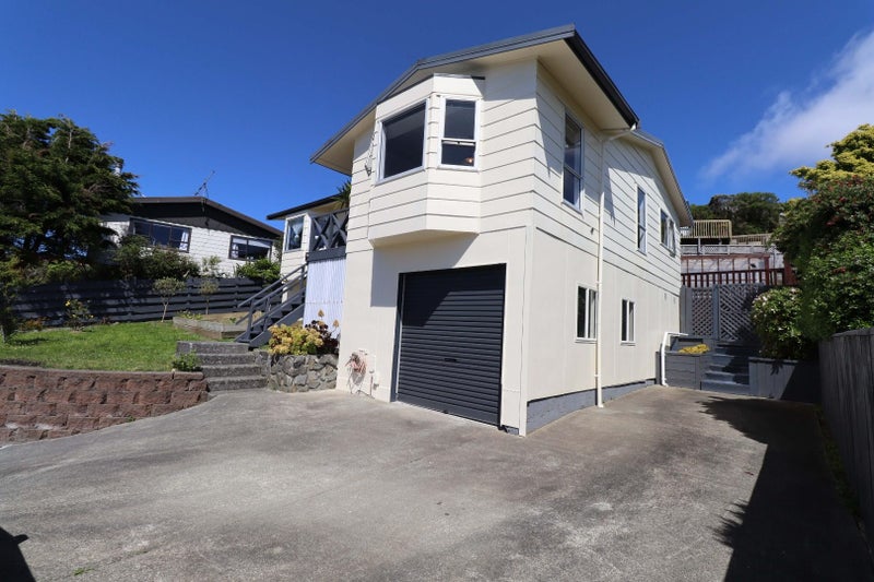 3 Fernhaven Grove, Newlands, Wellington - Carousel 1