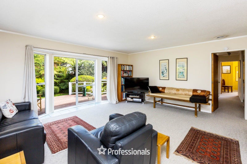 1 Gemstone Drive, Birchville, Upper Hutt - Carousel 2