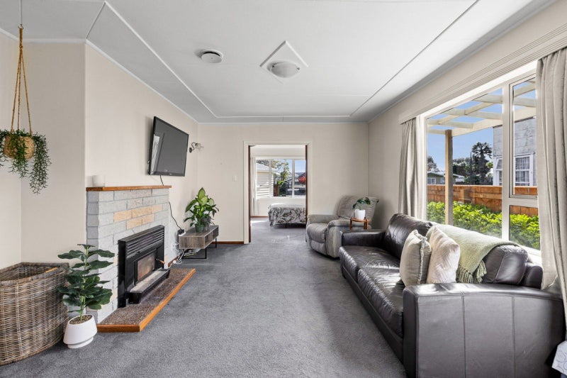 8 Barton Avenue, Marewa, Napier - Carousel 2