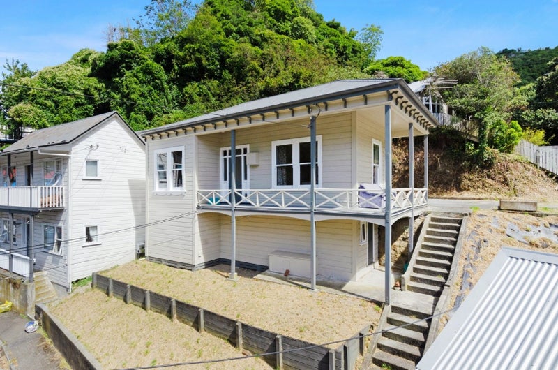 34 Holloway Road, Aro Valley, Wellington - Carousel 1