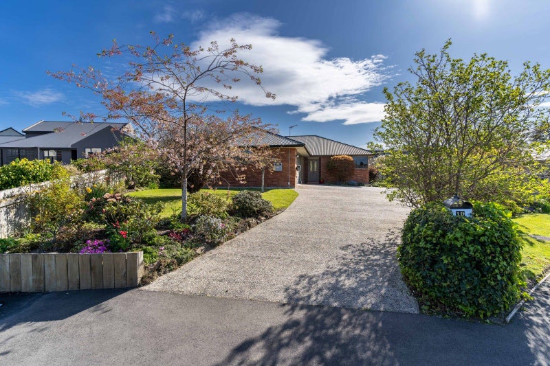 19 Duxford Crescent, Fairfield, Dunedin - Carousel 1