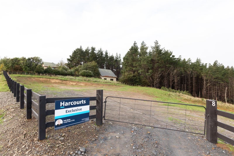 8 Pineland Drive, Turitea, Palmerston North - Carousel 1