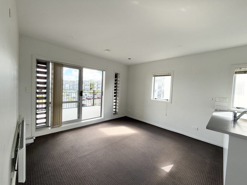 6D/71 Spencer Road, Oteha, Auckland - Carousel 2