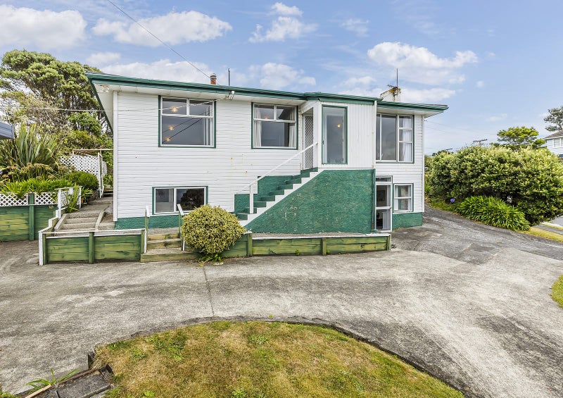 45 Hiwi Crescent, Titahi Bay, Porirua - Carousel 1