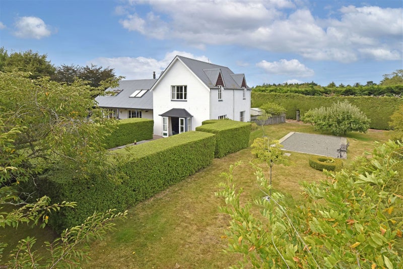 8 Whitewood Crescent, Christchurch - Carousel 2