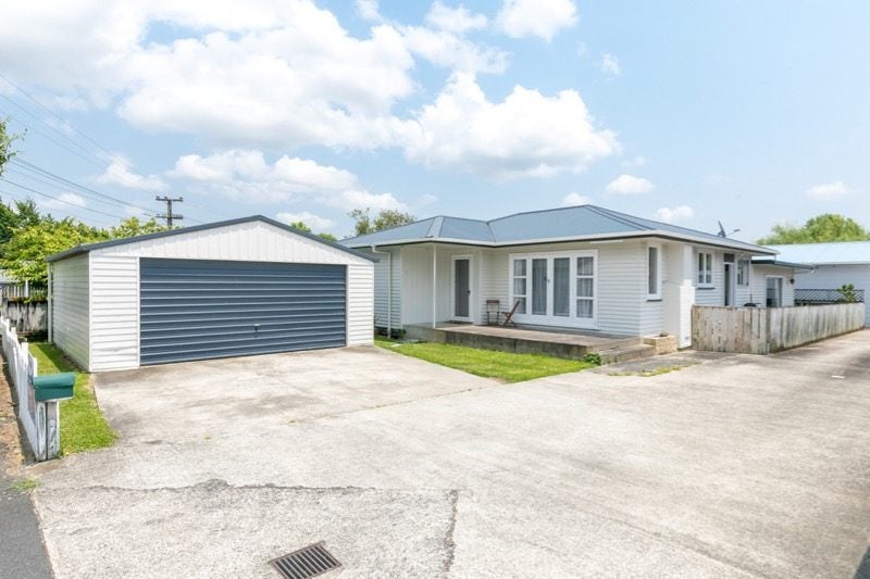 18 Saxbys Road, Glenview, Hamilton - Carousel 1