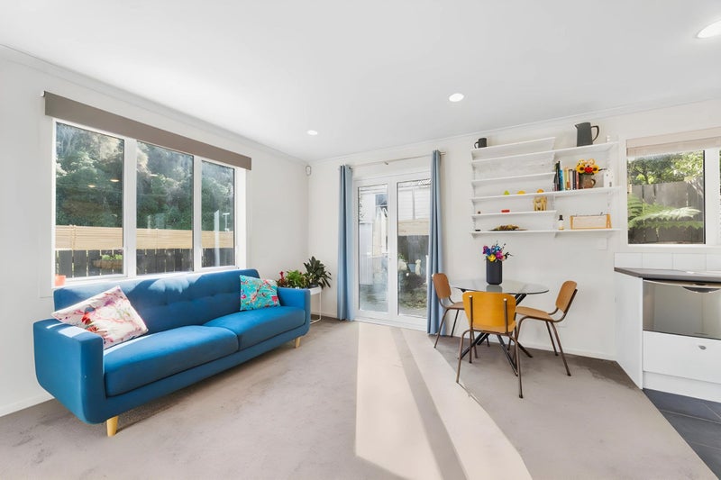 25D Omar Street, Khandallah, Wellington - Carousel 2