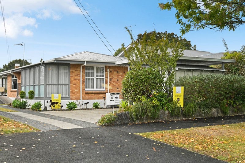 14 St Winifreds Avenue, Hamilton East, Hamilton - Carousel 1