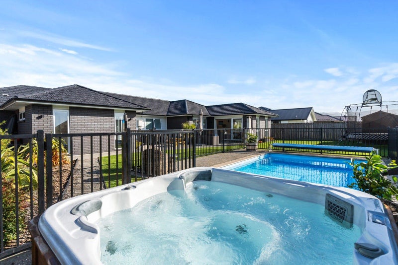 4 Fantail avenue, Carterton, Wellington - Carousel 2