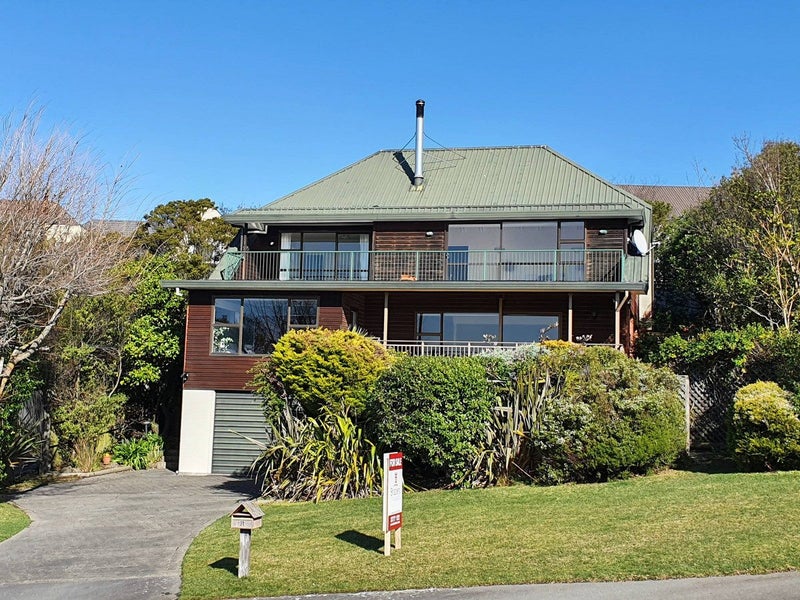 31 Woodside Common, Westmorland, Christchurch - Carousel 1