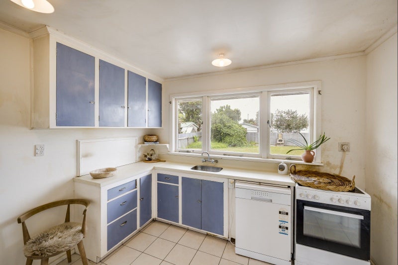 12 Trevelyan Street, Onekawa, Napier - Carousel 2